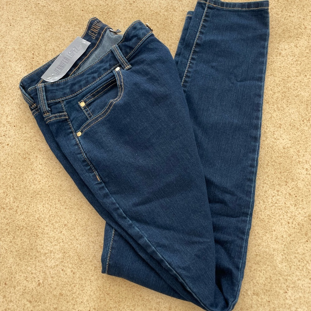 Jennifer Lopez straight leg jean.